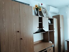 Vand mobila ideala pentru o camera de copil cat si pentru un dormitor mic