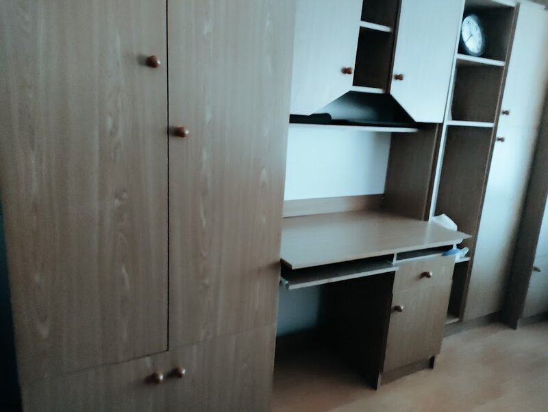 Vand mobila ideala pentru o camera de copil cat si pentru un dormitor mic